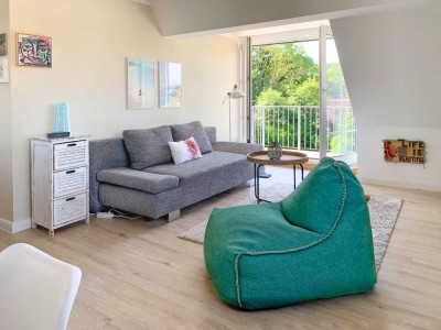 Stilvolle 2-Zimmer-DG-Wohnung, provisionsfrei, nur 400 Meter zum Strand und Seebrücke