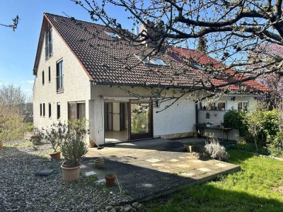 Große Doppelhaushälfte in Rümmingen:  mit 12 Zimmern, privatem Garten und 2 sep. Einliegerwohnungen