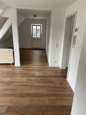 Einziehen und Wohlfühlen... umfassend renovierte 2 ZKB-Wohnung in gesuchter Lage