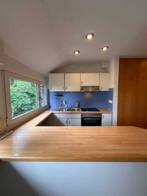 Maisonette-Dachgeschosswohnung in Stuttgart-Vaihingen – 2,5 Zimmer, sofort verfügbar!