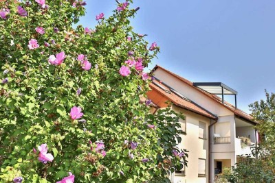 Gemütliche Dachgeschosswohnung mit Loggia in zentraler Lage