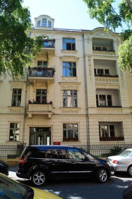 Schöne Altbauwohnung mit Einbauküche