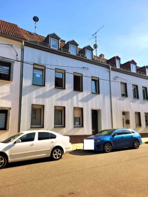 Schau mich an! Aus alt mach neu!
Reizvolles Einfamilienhaus mit Hof und Schuppen.
