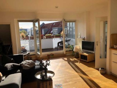 Ruhige, möbilierte 90 qm helle 3-Zi-DG-Wohnung mit Balkon, EBK in Johannisthal (Treptow)