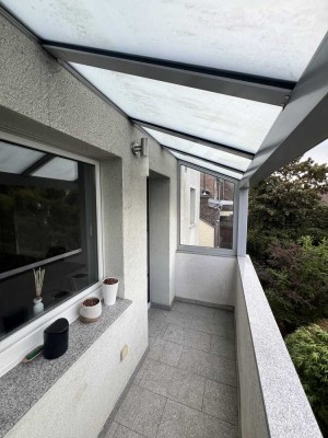 Modernisierte 3-Raum-Wohnung mit Balkon und Einbauküche in Neuss