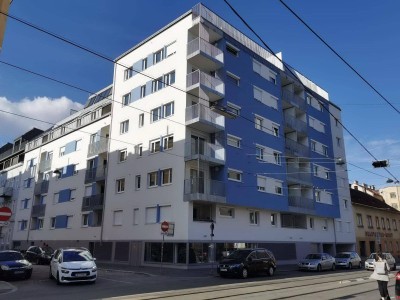 Privat - möblierte 2 Zimmer DG-Wohnung mit Terrasse und Klimanlage