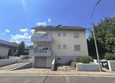 Ideal für langfristige Kapitalanleger: Gepflegtes 3-Parteienhaus 
mit Parkmöglichkeiten und Garten