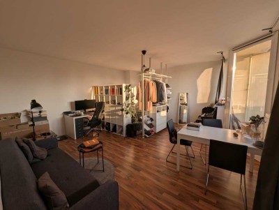 Unbefristete Wohnung mit Balkon im Herzen Schönebergs; Übergabe vollmöbliert mit Elektrogeräten