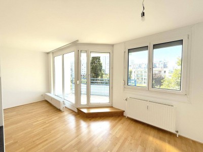 Loggienwohnung mit vollwertiger Einbauküche und Abstellraum