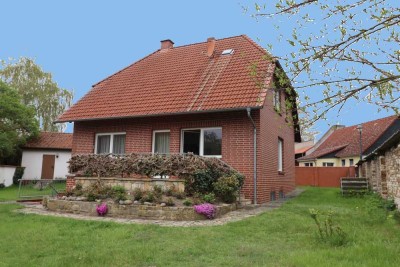 Gepflegtes EFH mit neuer Heizung und schönem Garten in idyllischer Lage