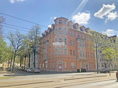 antaris Immobilien GmbH **Helle 2-Raum-Wohnung mit Balkon und Einbauküche – frisch saniert!**