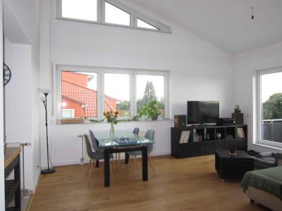 TOP gepflegte Dachgeschosswohnung mit Einbauküche, 2 Balkonen & 2 Stellplätzen in Auerbach !