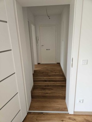 ILIEV IMMOBILIEN: Schön geschnittenes & renoviertes 2-Zimmer-Raumbüro mit Südbalkon in OBERGIESING