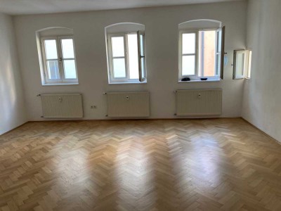 Gepflegte 2-Zimmer Wohnung im 2. OG in Regensburg Innenstadt