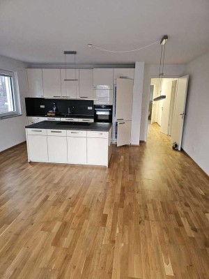 +++ Hochwertige 4.-Zi-Whg. im 3. OG mit EBK und TG-Stellplatz +++