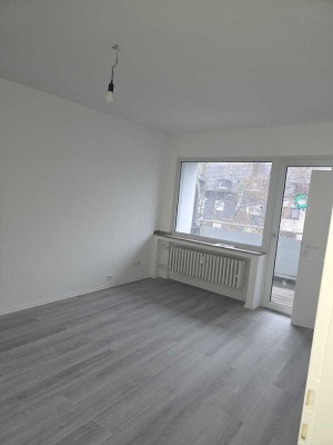 Renovierte Singlewohnung mit Balkon
