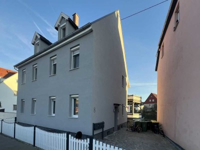 Zweifamilienhaus- kernsaniert, einladend, einzigartig