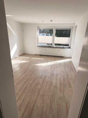 Geschmackvolle, gepflegte 4-Raum-Wohnung mit Balkon und EBK in Langenhagen