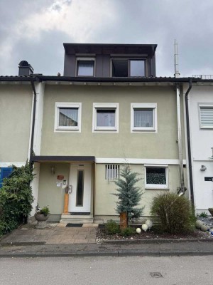 **Platzwunder mit Sonnenergie - Reihenmittelhaus mit Solaranlage und Familienkomfort**