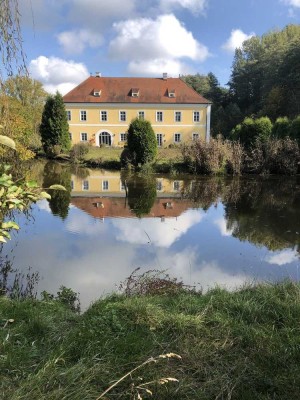 Märchenhaftes Wohnen im Wasserschloss Oberhaslbach