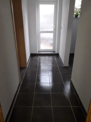 Erstbezug nach Sanierung: Geschmackvolle 1-Raum-Souterrain-Wohnung in Kaiserslautern