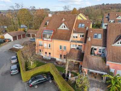 Sonnige 2,5 Zimmer Obergeschosswohnung mit Charme & Balkonidylle