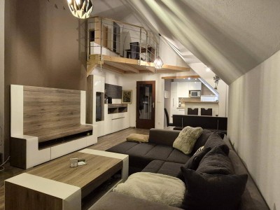 SCHÖNE, ZENTRALE DACHGESCHOSSWOHNUNG MIT SÜDBALKON