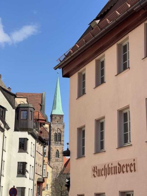 Vollmöblierte 3 Zi. Maisonette Wohnung mit Balkon in St. Sebald