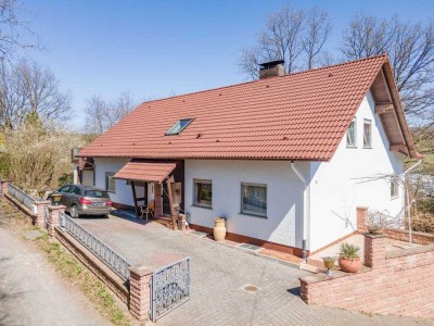 Großzügiges Mehrgenerationenhaus mit Einliegerwohnung, Garage & Nebengebäude