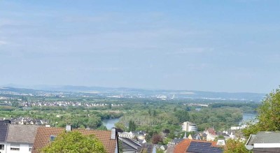 Gepflegte 2-Raum-Dachgeschosswohnung mit Einbauküche in Vallendar