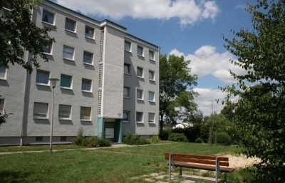 Gepflegte 3 ZKB mit Balkon im Grünen!