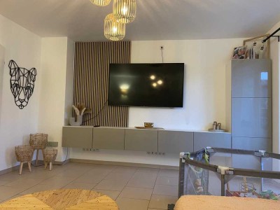 Komplett sanierte 3-Zimmer Wohnung mit Balkon & abschließbare Einzelgarage in Köln-Raderthal
