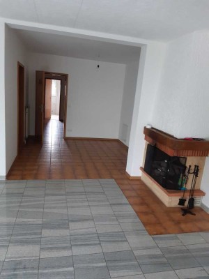 Stilvolle,  renovierte 3-Raum-Hochparterre-Wohnung mit EBK in Bad Soden am Taunus - Neuenhain