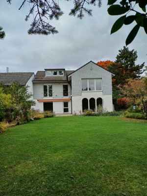 Exklusives Architektenhaus in gesuchter Wohnlage mit Garage und großem Garten