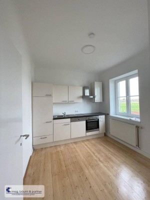 3 geräumige Zimmer, Küche mit Essplatz, Gartennutzung und PKW Stellplatz