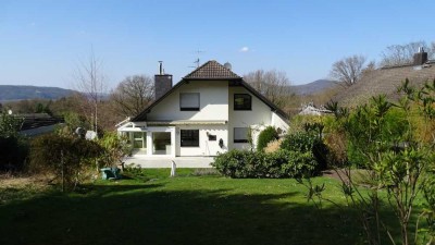 Ruhige Lage mit Blick auf Rhein und Bonn, großes Grundstück, schönes Haus mit Einliegerwohnung
