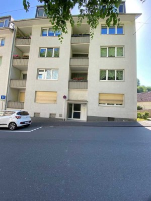 Traumhafte 3 Zi.-Dachgeschosswohnung, mit Kamin, Dachterrasse und Einbauküche