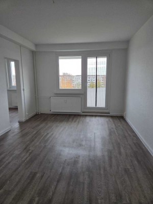 gut geschnittene 3-Raum-Dachgeschosswohnung mit Wannenbad, Balkon und Keller