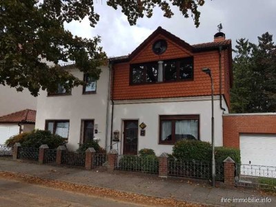HB - Gröpelingen, gepflegte DHH mit Wintergarten und Garage, plus 2 massiv gebaute Nebengebäude.