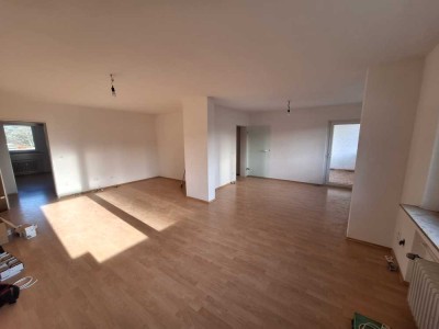 Erftstadt, helle neu renovierte ETW, 115 qm, zentral, maklerfrei !