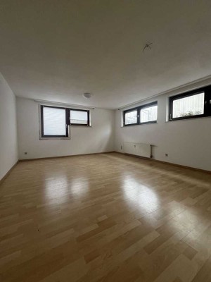 Helle 2,5-Zimmer Wohnung mit Küche und Stellplatz in Sindelfingen-Darmsheim