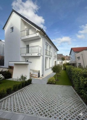 3 Mehrfamilienhäuser mit 12 Wohneinheiten & 13 Stellplätze - Fertigstellung 05.2026