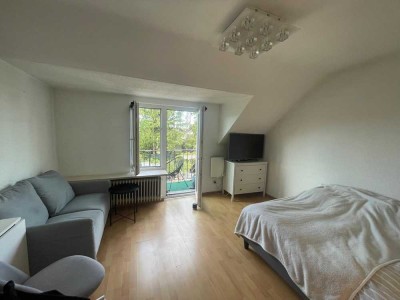 Schöne 1 Zimmer-Wohnung-DG. Küche, Diele, Bad mit Balkon in Ratingen