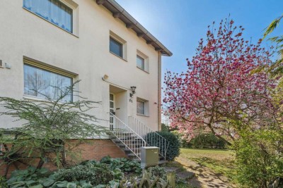 LENAU - Reihenendhaus mit einer grünen Oase in Großburgwedel!