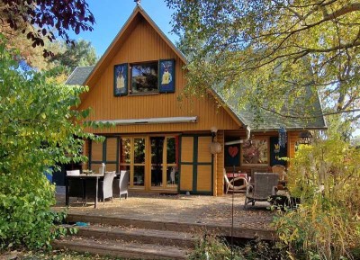 Ferien und Wohnen im schwedischen Stil mit großem Naturgarten