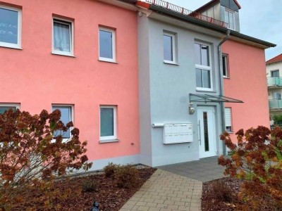Wohnen in ruhiger Lage - 2 ZKB-Whg. mit Balkon und Carport