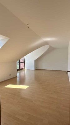 großzügige, lichtdurchflutete 4-Zimmer-Dachterrassenwohnung in Unterföhring