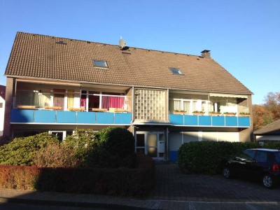 * * * Schöne, helle 3-Zimmer-Wohnung in 6 Parteienhaus* * *