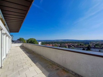 Schöne renovierte Penthouse ähnliche DG-Wohnung in sehr guter Lage mit wunderschöner Aussicht