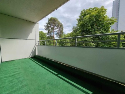 Zentrumsnah und naturnah ...
Helles Apartment mit großer Loggia ....